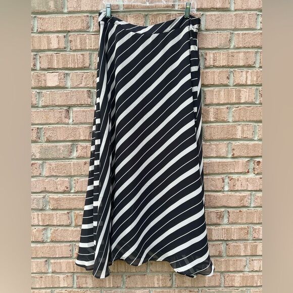NWT Ann Taylor Striped Black and White Women's Skirt - Picture 3 of 7